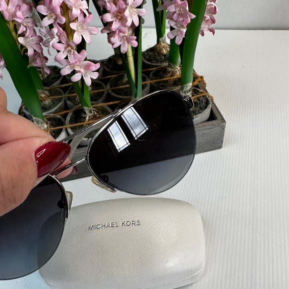 Michael Kors Blair I sunglasses in very condition small scratch - Picture 7 of 8